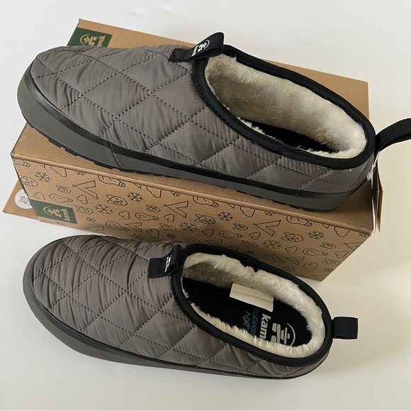 Kamik Puffy Men’s Faux Fur Slippers main image 15
